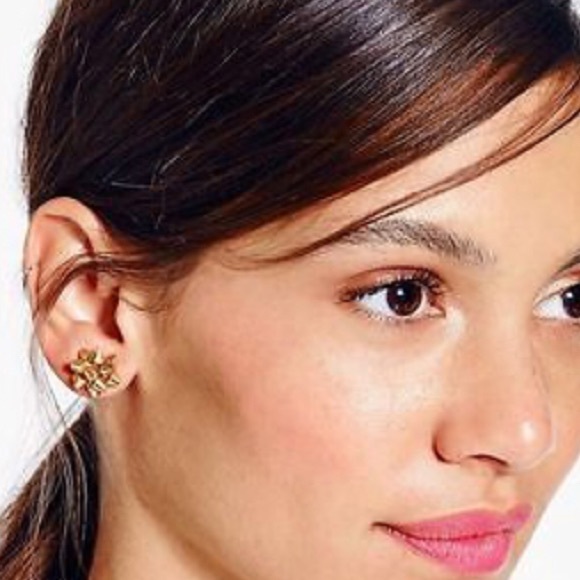 Christmas Bow Stud Earrings ✨🎄 - Picture 2 of 2